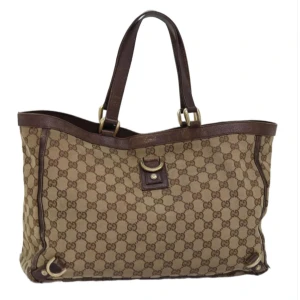 Gucci väska - Ursprung: Italien   Material: GG canvas Färg: beige Tillbehör: inga