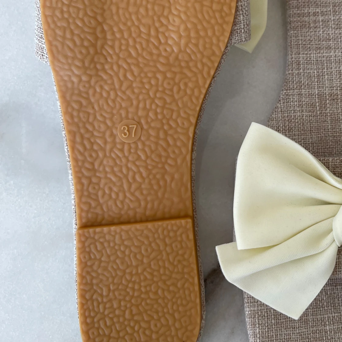 Tofflor med rosett - 91