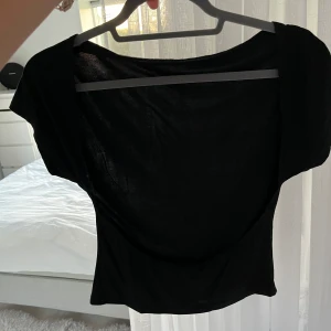 Topp med öppen rygg - Topp från shein. Ingen lapp finns på men det är storlek L 