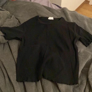 Svart t-shirt - Svart Basic t-shirt 