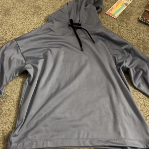 Tränings hoodie - Säljer den har använt 1 gång innan.