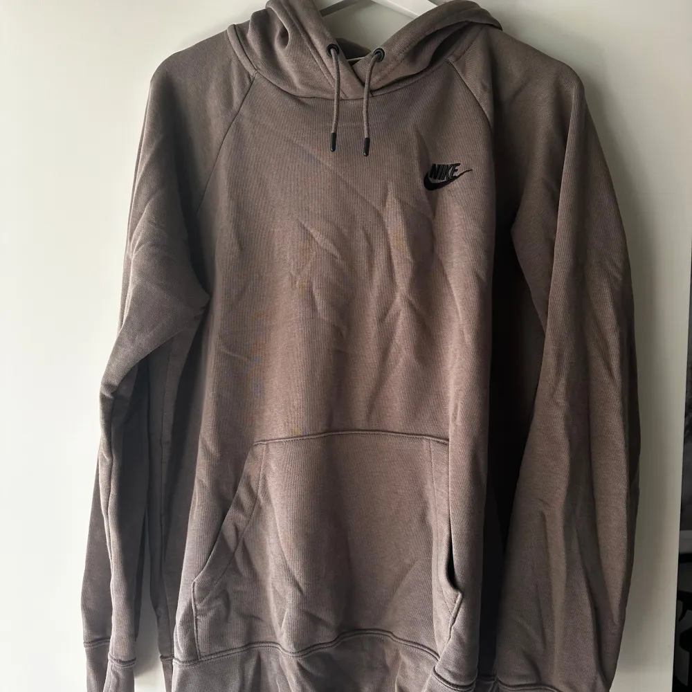 Grön Nike hoodie, sparsamt använd  Storlek L. Hoodies.