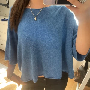 Stickad tröja - Stickad tröja som aldirg använts.