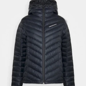 peak performance jacka❣️ - jacka i jättebra skick, väldigt varm och perfekt till hösten. skriv om ni har några frågor. har storlek S men sitter perfekt på mig som är 163💕