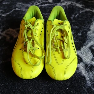 Fotbolls skor - Fotbolls skor för barn runt 11=13 