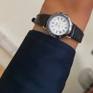 Jättefin liten vintage Quartz klocka med läder armband 😍