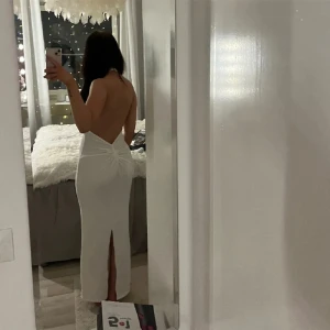 Klänning  - Jättefin klänning i strl Xs, endast använd 1 gång 