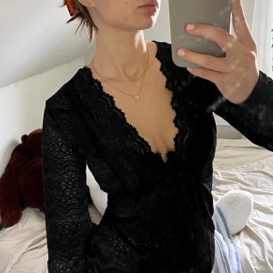 Spetstopp - Superfin spetstopp, endast prövad. Tyvärr är den för stor på mig, materialet är superskönt och stretchigt till skillnad från andra spetstoppar. 🫶