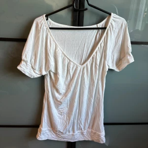 Vit tröja  - Jättefin tröja i bra skick!