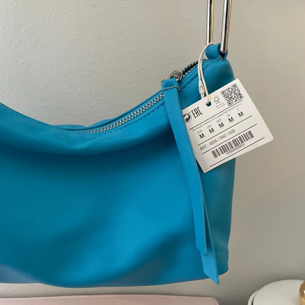 Så fin väska! Nyskick med prislapp, från pull&bear. Laukut & Käsilaukut.