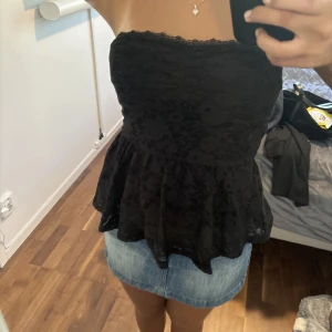 Tube topp🖤 - Bra sick! Jätte fin tube topp säljer då den inte kommit till någon användning💞 festlig och perfekt nu på sommaren!