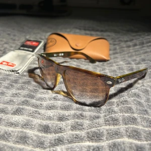 Rayban boyfriend - Säljer dessa rayban bofriend i bra skick och allting ingår.