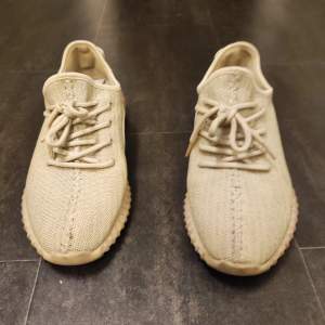 Adidas Yeezy Oxford EU 43 Köpta år 2017. Knappt använda.