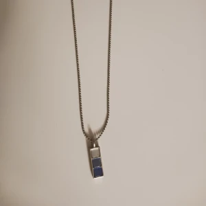 Fint halsband - Fint halsband i tre olika blå nyanser💙 Passar bra till vardags💫