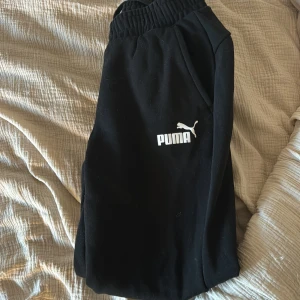 Puma byxor  - Storlek M. Bra skick 