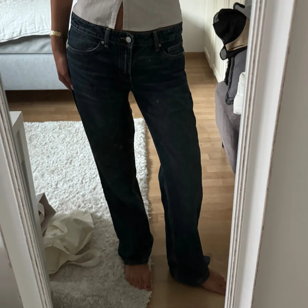 Säljer mina jeans från zara, endast använda 1 gång. Jeans & Byxor.