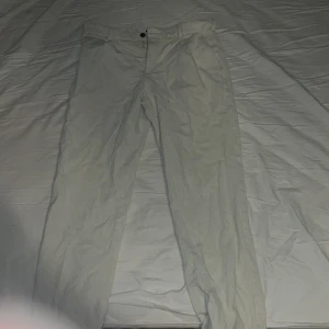 Vita manchesterbyxor  - Storlek 33
