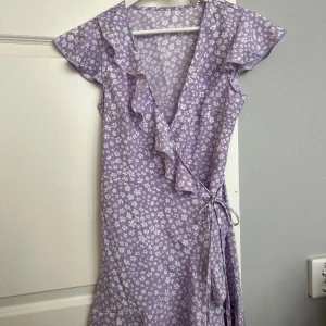 Klänning - Lila klänning. Fraktavgift tillkommer 🌸