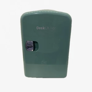 Minkyl - En mintgrön minikyl från elgiganten.  Har haft den i ca 1 år men inte använd flitigt. Funkar utmärkt, lika bra som när jag köpte den:) sladd och instruktionsbok ingår. Höjd: 27cm Bred: 18cm Djup: 24cm Priset kan diskuteras:)