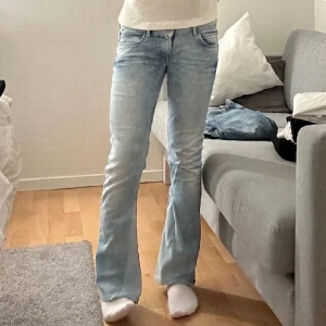 Lågmidjade jeans - Säljer påggrund av att doom inte kommer till användning💗