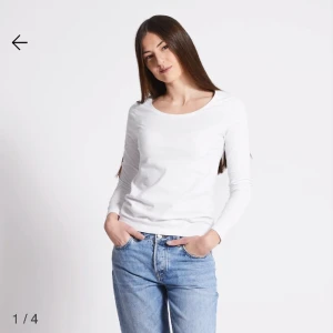 U ringad lång tröja - Säljer denna super fina U ringade tröjan från lager 157 då den var för U ringad för min smak. Den är i stl Xs och ord pris är 50 kr så säljer den därför för 45+frakt. Hör av er vid frågor,intressen eller fler bilder🙌🏼💞