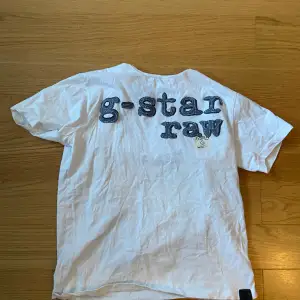 G-star raw T-shirt! Aldrig använd.  Jätteskönt material, ganska tjockt tyg. 