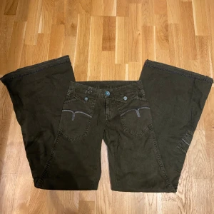 Gröna bootcut jeans - så snygga gröna bootcut jeans💕