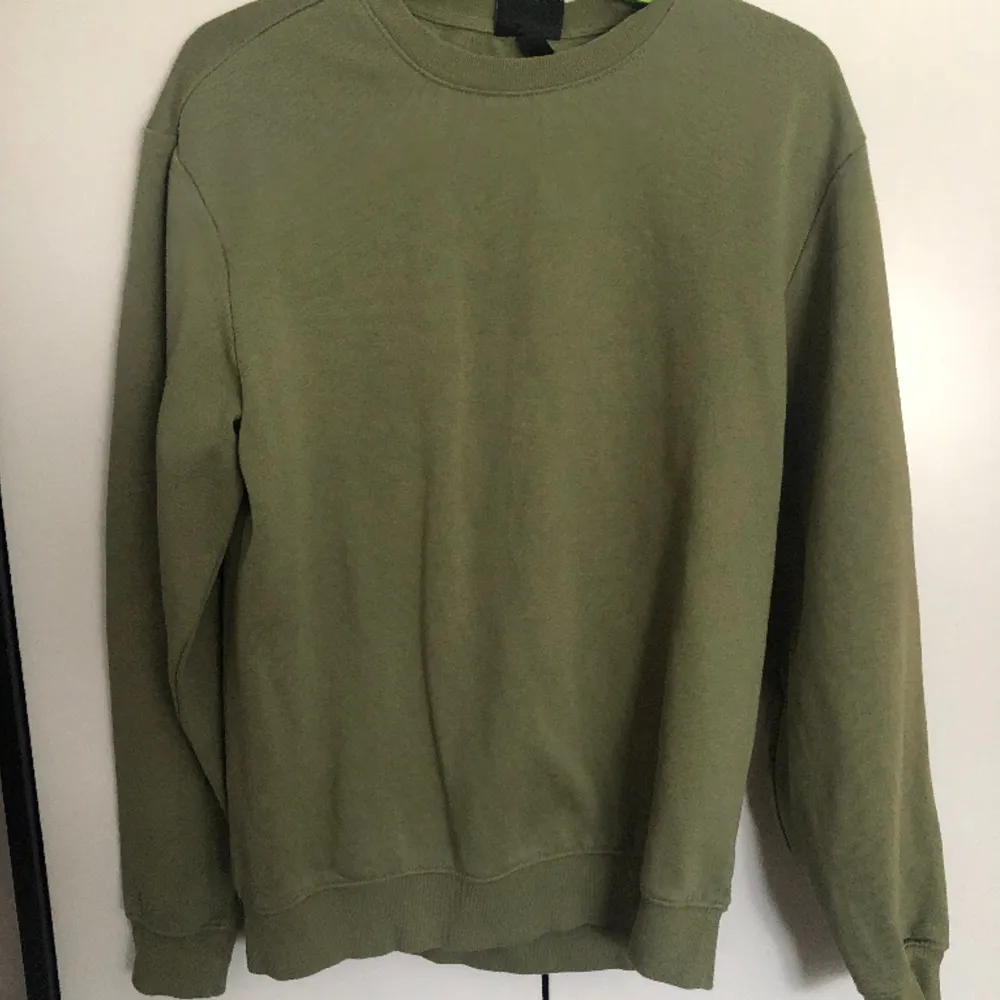Sweatshirt grön • Knappt använd  • Storlek S. Hoodies.