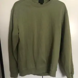 Sweatshirt grön • Knappt använd  • Storlek S