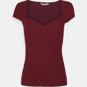 röd tröja  - använder inte längre jättebra skick!