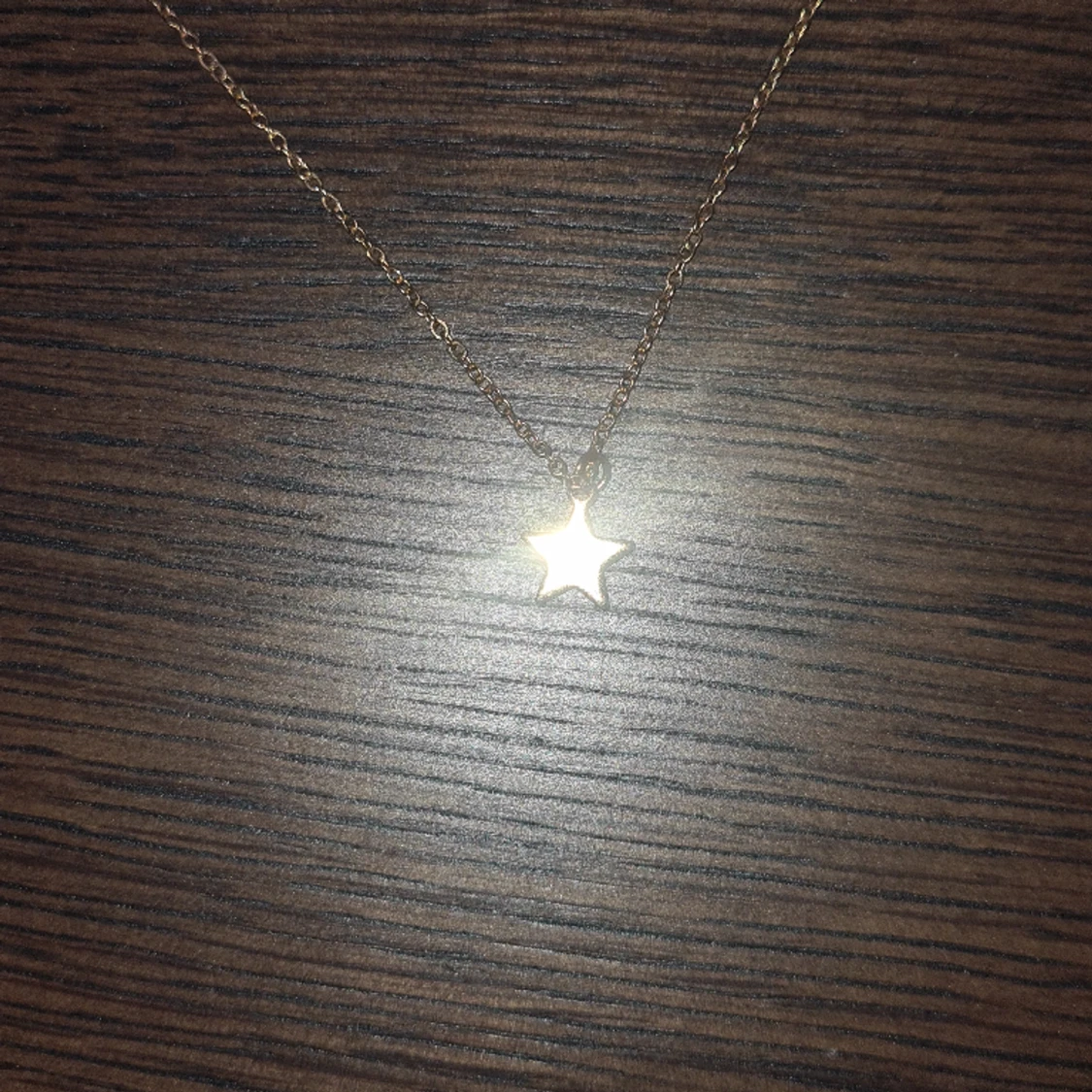 Halsband guld med stjärna. - 90