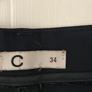 Marinblå kostymbyxor  - Fina marinblå kostymbyxor i jättefint skick 