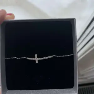 Säljer mitt aldrig använda Edblad armband då jag tyvärr inte använder silver längre!🥰köpt för 299, pris kan diskuteras🥰