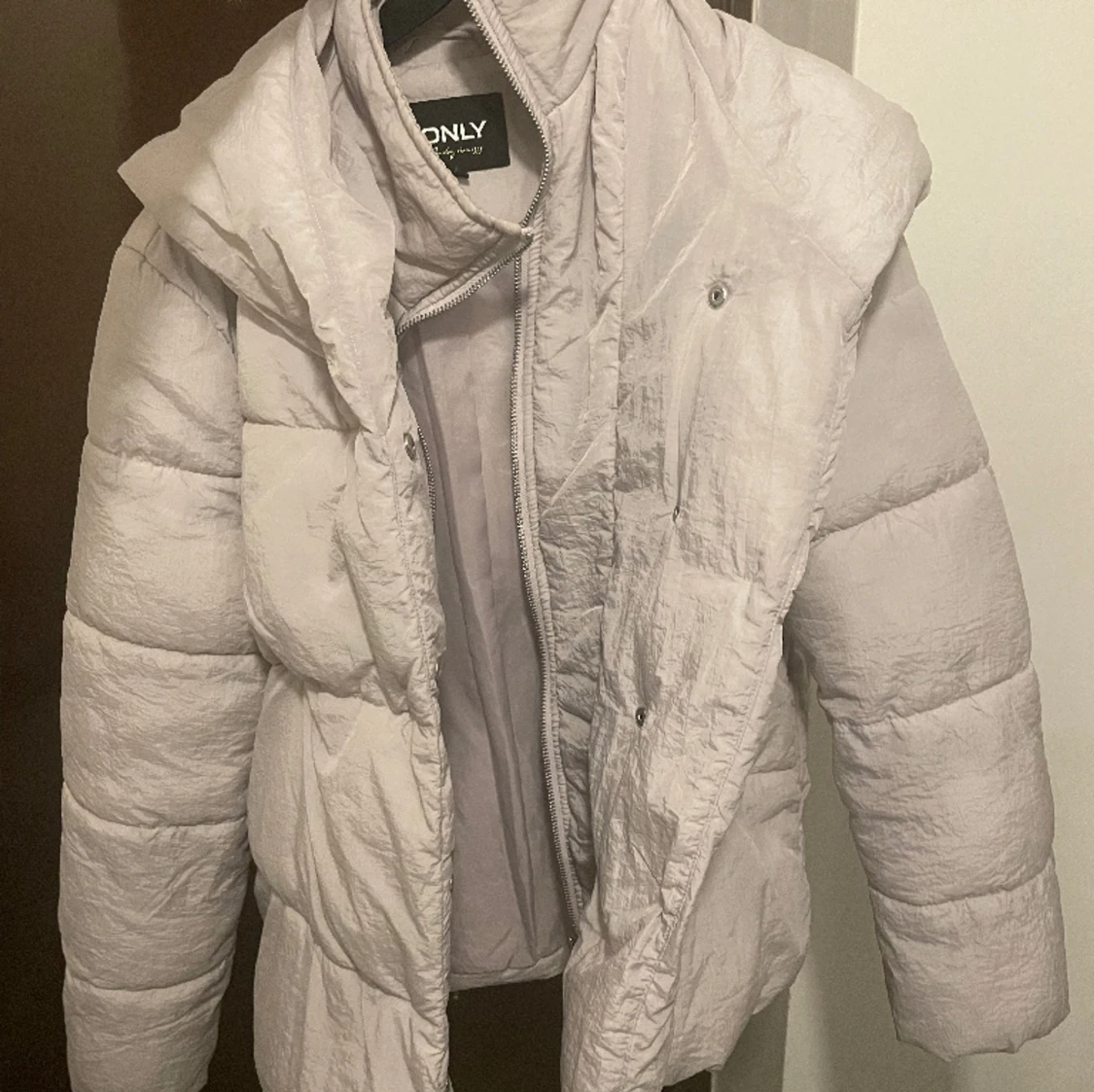 Puffet jacka från Only 