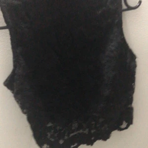 Svart arms-of top 🖤 - Jätte fin att ha till sommaren 🖤🖤