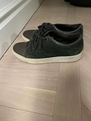 Lanvin skor - Lanvin skor, grön färg, grå glansig cap toe.