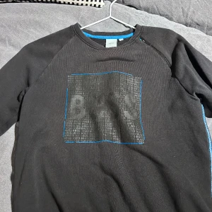 Hugo boss tröja  - Säljer denna Hugo boss tröja i XS då den är för liten för mig. Billig snabb affär, inga defekter. 