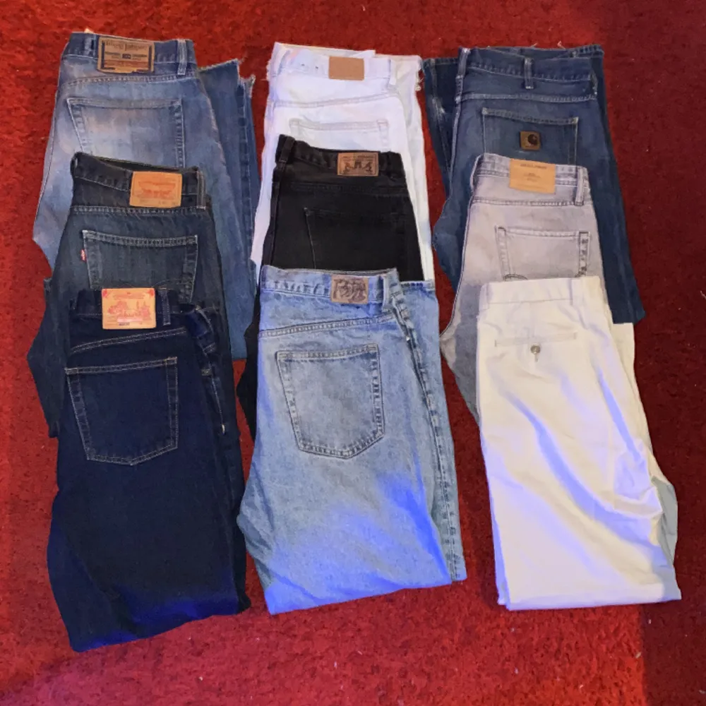 Alla jeans som jag säljer på mina sida, inbakat i ett och samma pris (kolla detaljer på byxorna enskilt på min sida) ex på byxor är Levis, diesel weekday och jaded London! PRIS GÅR DEFENTIVT ATT DISKUTERAS!. Jeans & Byxor.