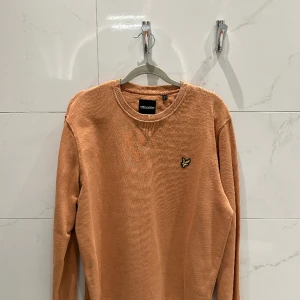 Sweater - Knappt använd inga defekter 