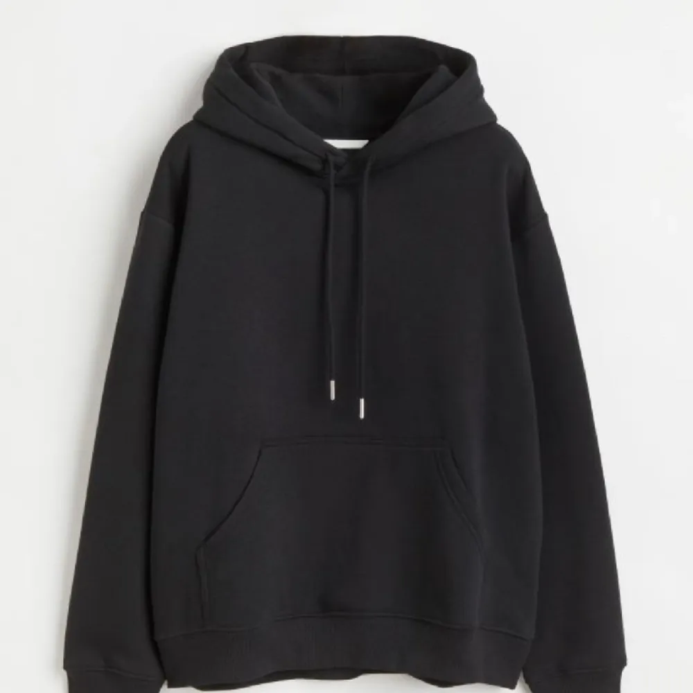 Svart basic hoodie från hm❤️ (Använd köp nu vid köp☺️). Hoodies.