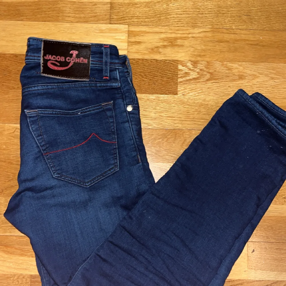Jacob cohen jeans i mycket välbevarat skick. Modellen heter 622. Priset inte hugget i sten och kan sänka vid snabb affär. Jeans & Byxor.