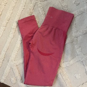 Nvgtn tights  - Tights från nvgtn i storlek xs. I jättefint skick, kommer tyvärr inte till användning längre. 