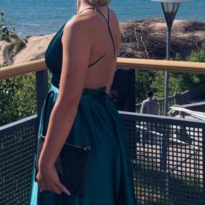 Balklänning  - Balklänning från Ivory Field. Nypris 2800kr (köpt 2022)  Säljer för 700kr  Använd 1 gång. 