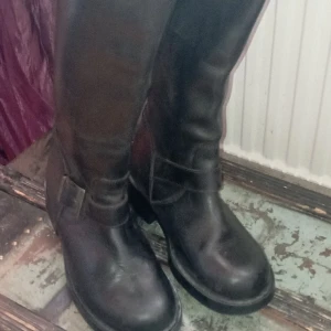 Boots s.36 - Storlek 36. Nypris 799:- Sparsamt använda! Fins i Partille!