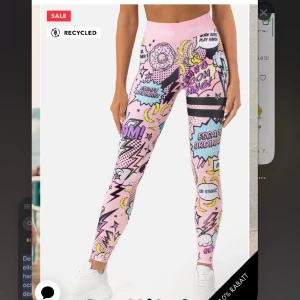 Tränings byxor  - Fina träningsbyxor från stronger, använda fåtal gånger finns inga defekter, kp för mer bilder!💞