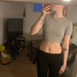 Nike tröja  - En croppad Nike t-shirt i storlek xs. Säljer för 100