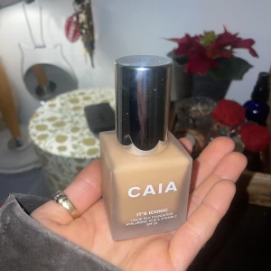 (OTESTAD) Caia foundation  - Its iconic i färg 3W! Ej öppnad eller testad. Fick i julklapp men använder ej foundation därav säljer jag! 