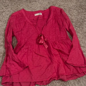 Blus - Säljer denna söta blus ifrån Odd Molly, den är i nyskick!