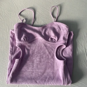 En kort sommarklänning  - Använd 1 gång så den är typ helt ny. 