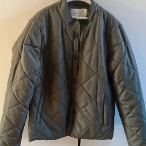 Jacka ifrån vila - Aldrig använd så fint skick! 